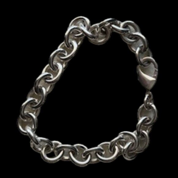 Stunning Silver Interlocking Links Bracelet - Picture 2 of 4